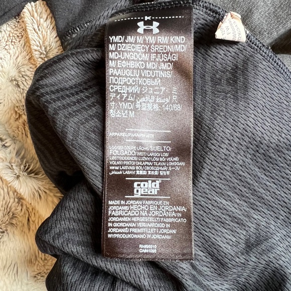 NWOT Under Armour Long Sleeve T-Shirt - Black and Grey - Kids Youth Medium - Picture 3 of 4